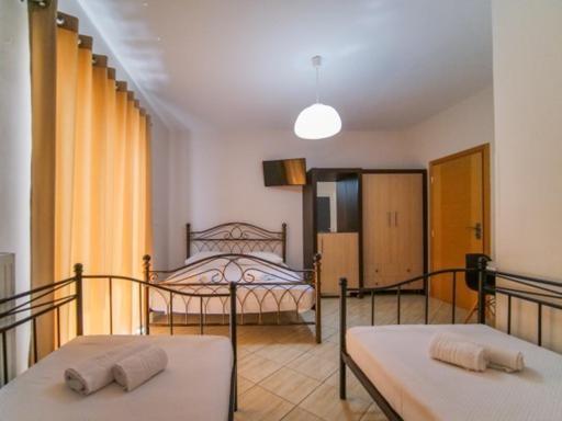 Vironas Hotel Himare Exterior photo
