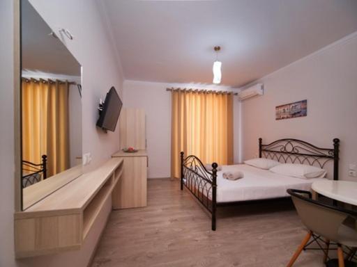 Vironas Hotel Himare Exterior photo