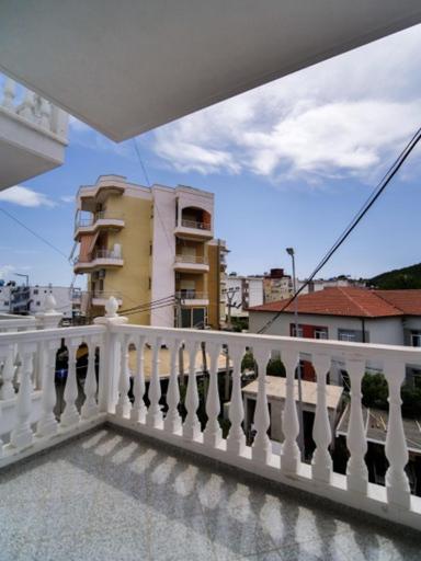 Vironas Hotel Himare Exterior photo