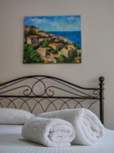 Vironas Hotel Himare Exterior photo