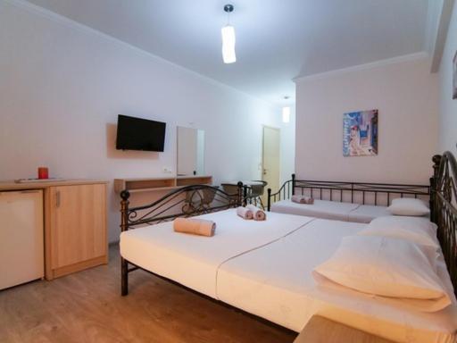 Vironas Hotel Himare Exterior photo