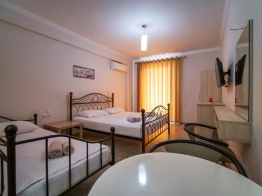 Vironas Hotel Himare Exterior photo