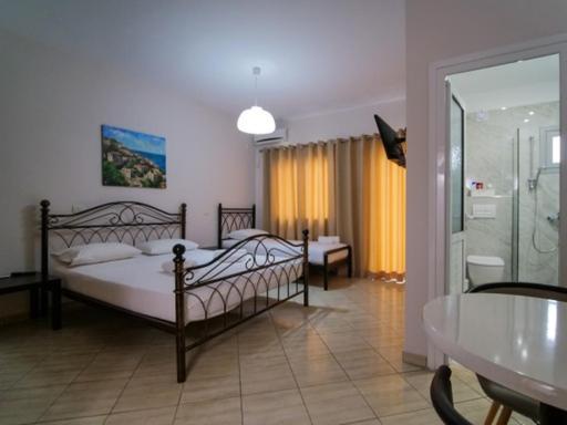 Vironas Hotel Himare Exterior photo