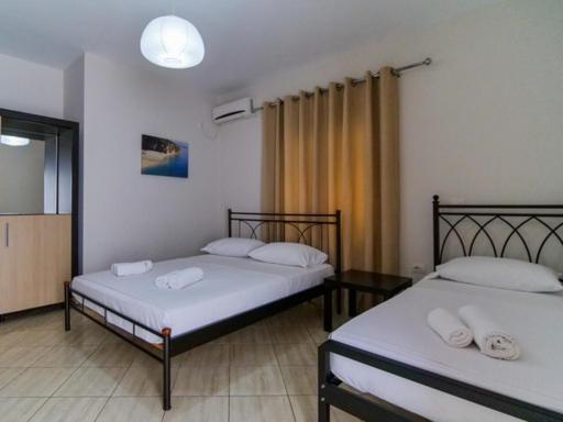 Vironas Hotel Himare Exterior photo