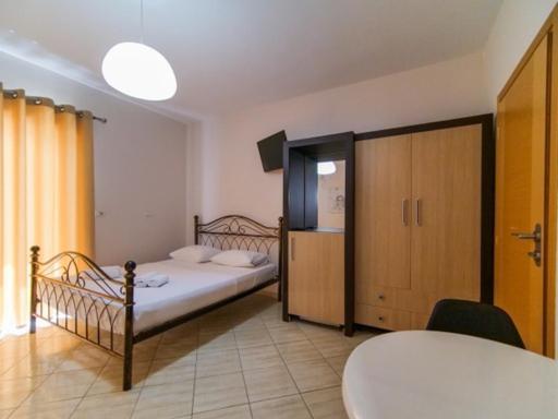 Vironas Hotel Himare Exterior photo